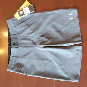 Under Armour heat gear loose gray boys shorts 12